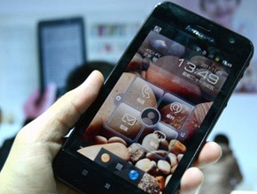 Lenovo IdeaTab S2005 е хибрид между таблет и телефон