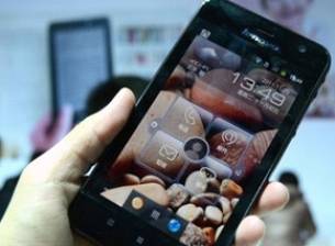 Lenovo IdeaTab S2005 е хибрид между таблет и телефон