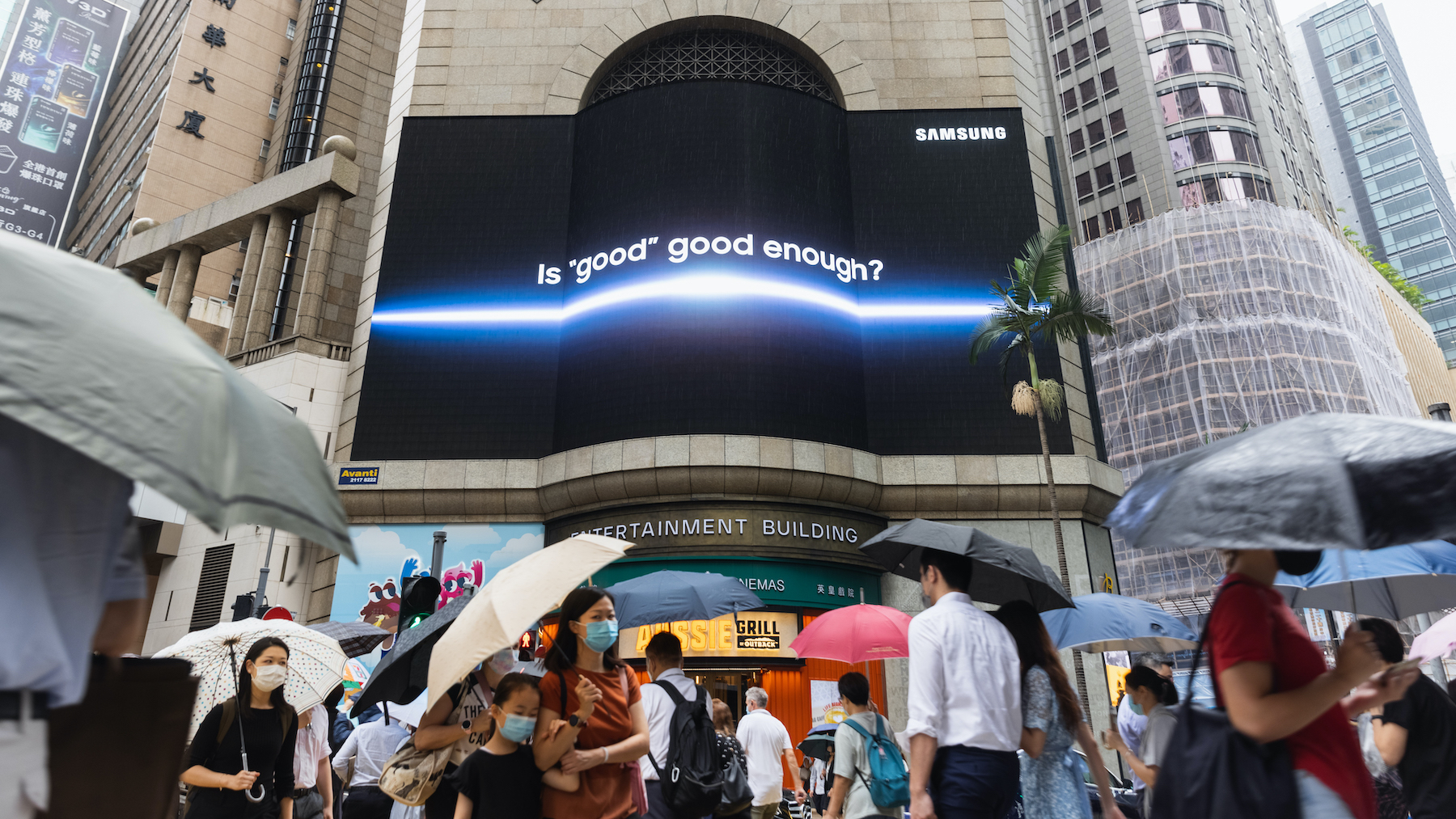 Насред шеги и закачки Samsung може отново да промени разбирането ни за смартфон