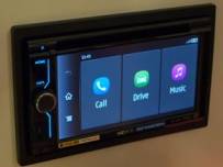 Sony XAV-601BT свързва телефона с автомобила