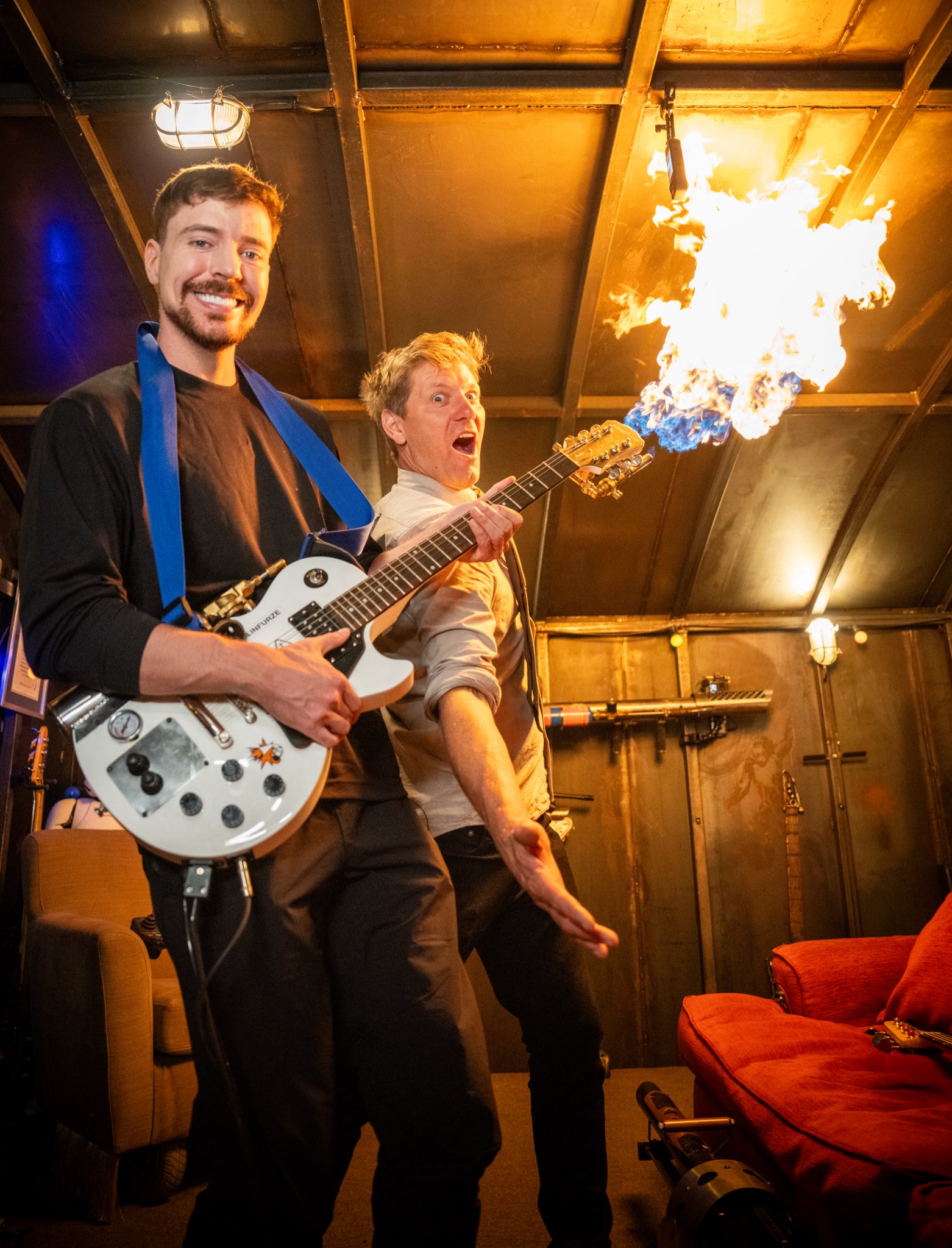 Популярен ютюбър планира да стартира мобилен оператор