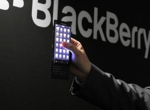 Blackberry показа слайдер с извит дисплей
