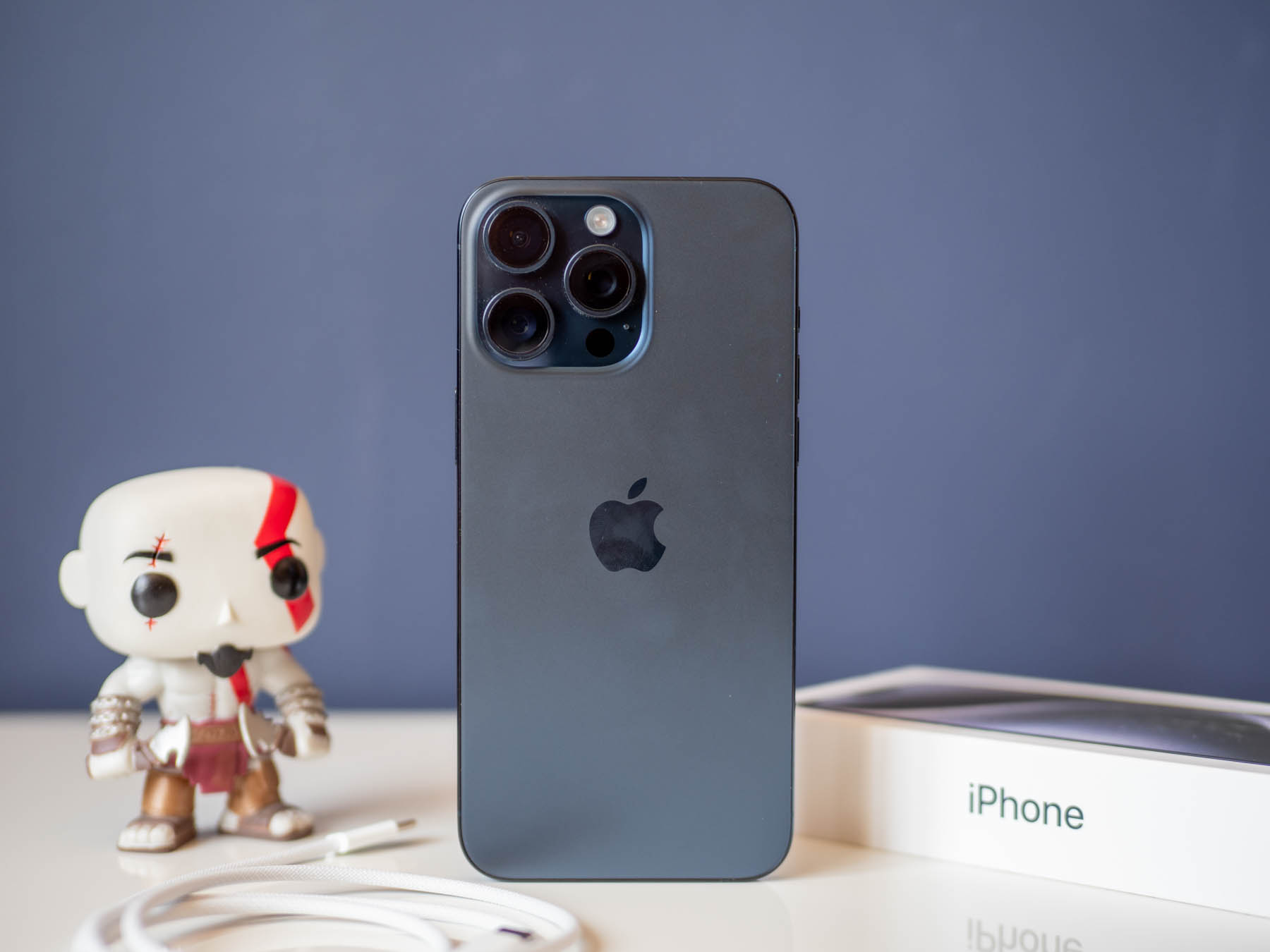 РЕВЮ: iPhone 15 Pro Max е с подобрена камера, титаниева рамка и нов бутон