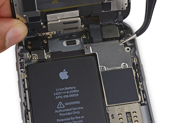 Apple ще замени безплатно батериите в част от iPhone 6s