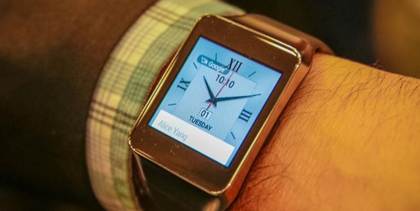 Samsung работи по умен часовник със сензор за отпечатъци