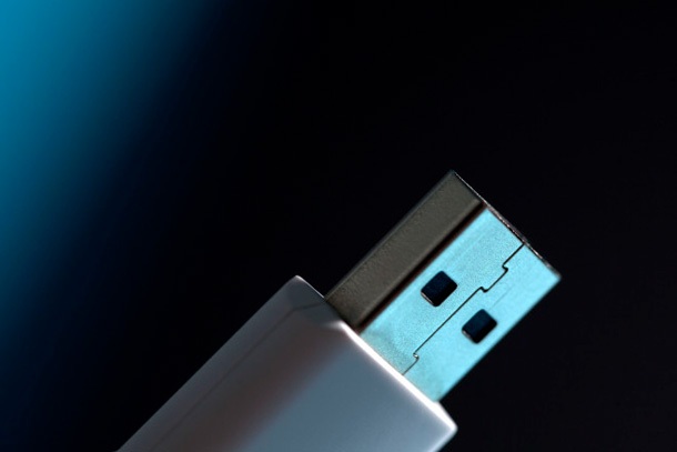 Стандартът USB се оказва с компрометирана сигурност