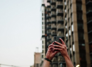 Apple потвърди, че ще блокира достъпа на устройства като GrayKey до iPhone