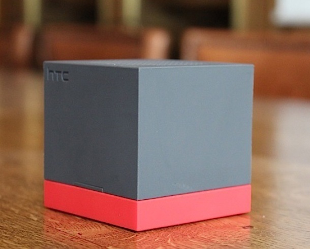 HTC BoomBass добавя повече баси към музиката от смартфона