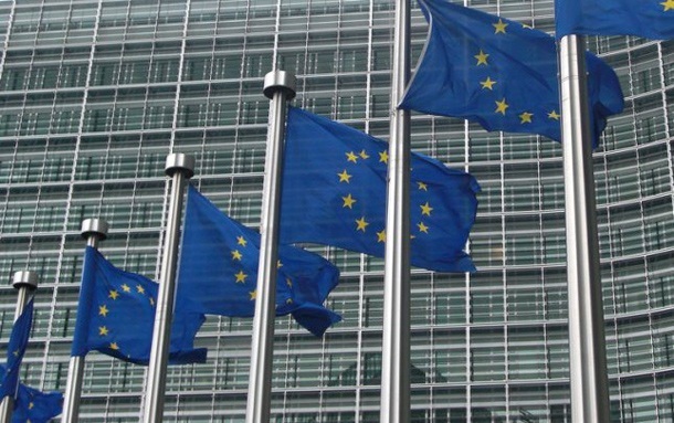 Нели Крус иска да премахне таксите за роуминг в Европа от догодина