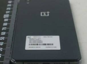 В сайта на FCC се появиха снимки на OnePlus E