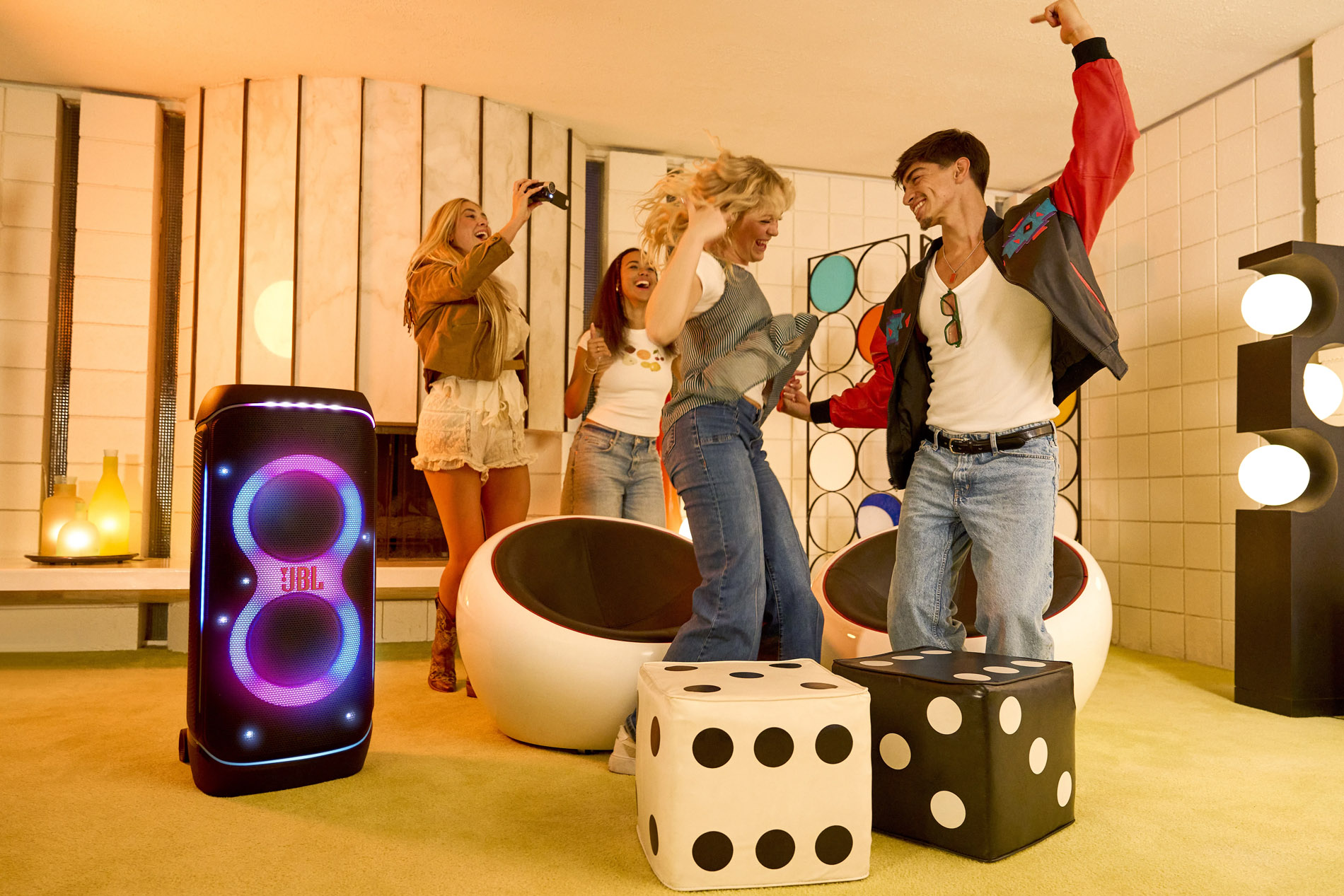 JBL PartyBox 720 е масивна парти колона