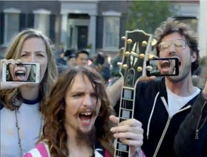 Samsung  използва Super Bowl за нова атака към Apple