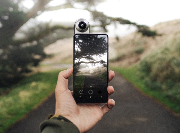 Смартфонът на Essential е с 200 долара по-евтин