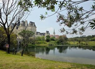 До сърцето на Huawei в Китай и обратно