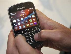 Инвеститори в RIM искат продажба или разделяне на компанията