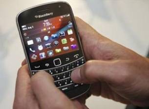 Инвеститори в RIM искат продажба или разделяне на компанията