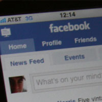 Facebook с нова мобилна версия за телефони със сензорен дисплей