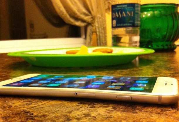 iPhone 6 Plus се огъва лесно, оплакват се собственици