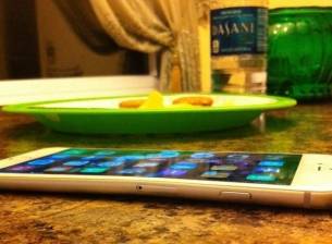 iPhone 6 Plus се огъва лесно, оплакват се собственици