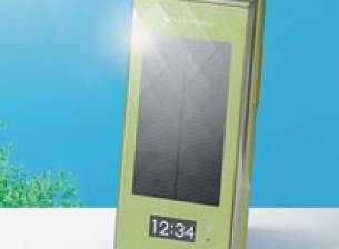 Соларен и водоустойчив телефон от NTT DoCoMo