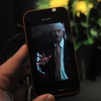 Sharp представи телефон с 3D екран