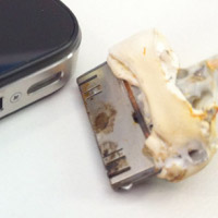 Първият подпалил се iPhone 4 вече е факт