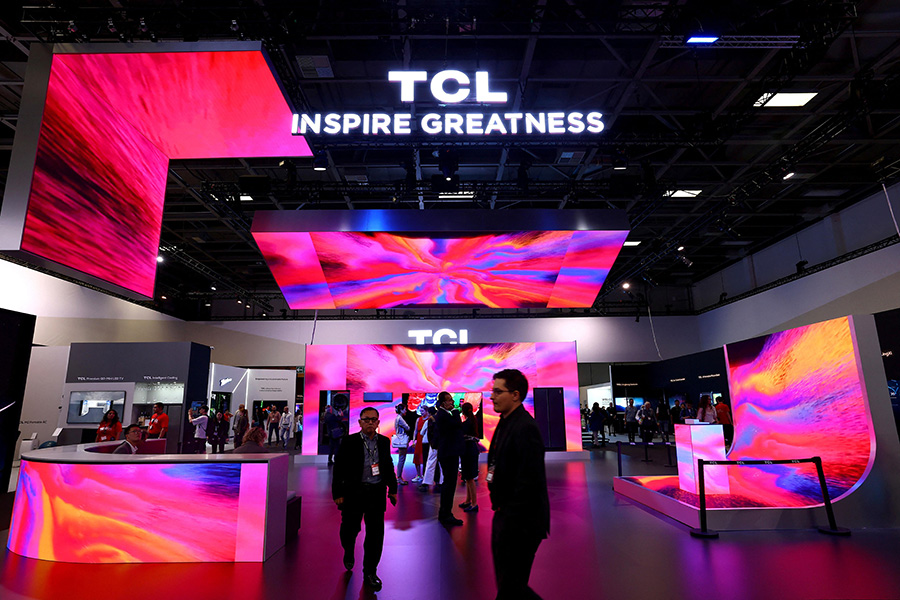 TCL задмина Samsung по продажби на телевизори през декември
