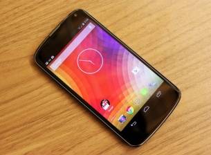 Недостигът на Nexus 4 е заради голямото търсене, твърди LG