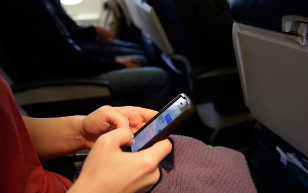 САЩ може да забрани напълно мобилните разговори по време на полет
