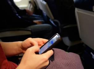 САЩ може да забрани напълно мобилните разговори по време на полет