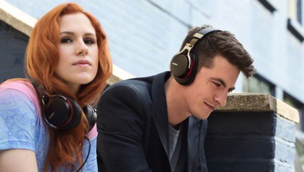 Sony представи слушалки с NFC възможности