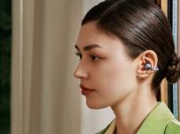 Huawei Freeclip on a woman