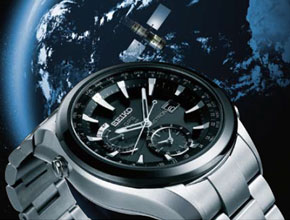 Часовник с GPS сменя автоматично часовите зони, когато пътувате