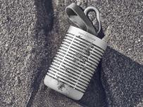 Новата портативна тонколона на Bang & Olufsen е водоустойчива