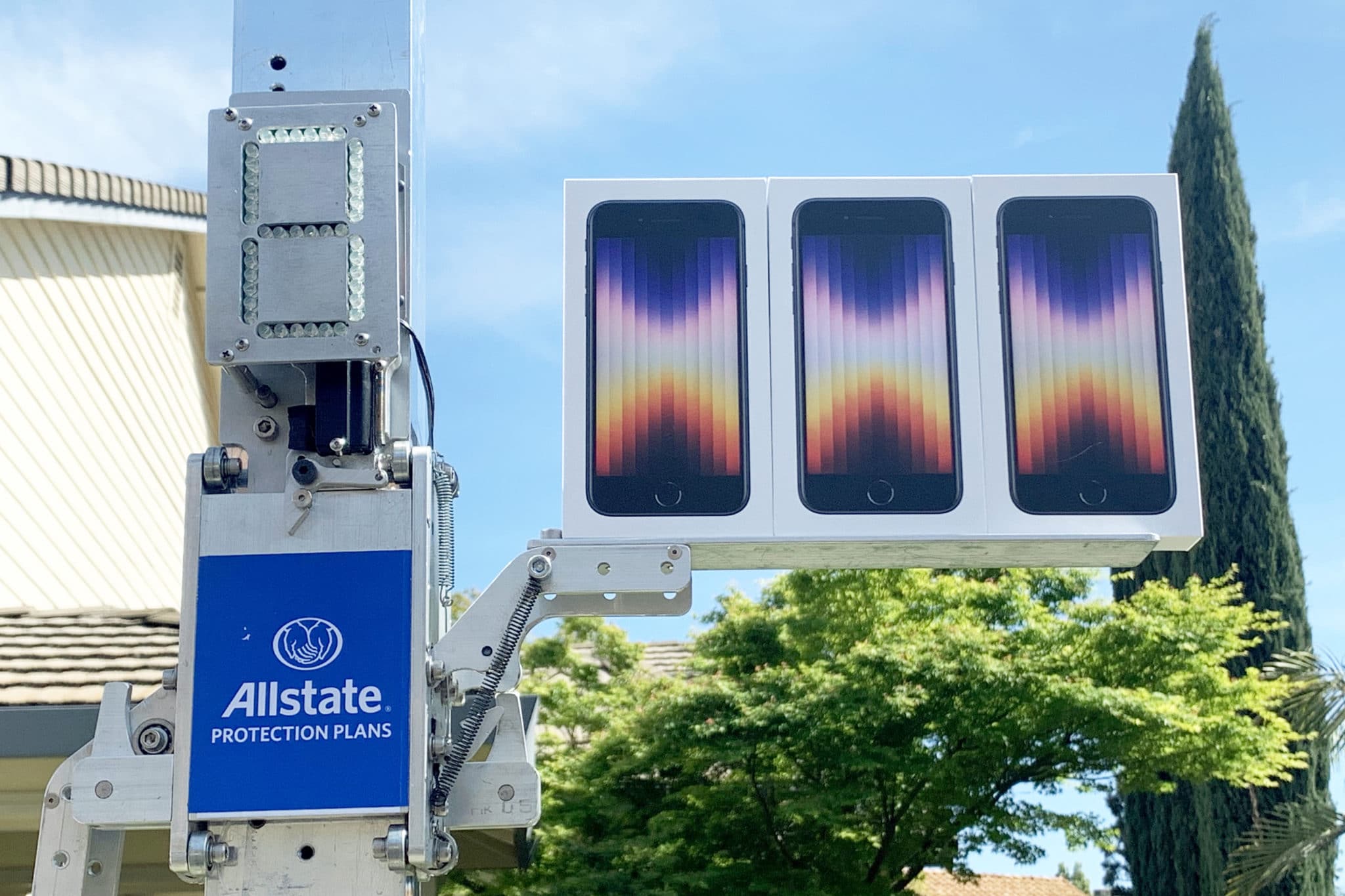 Екранът на Apple iPhone SE (2022) не се счупва при падане от 1.8 м