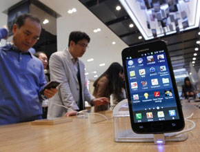 През 2011 г. доставките на смартфони изпревариха тези на компютри