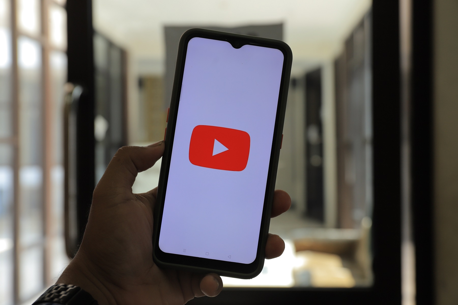 YouTube тества нова промяна в дизайна на мобилното си приложение за Android