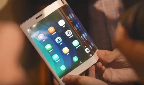 Китайските производители наваксват при сгъваемите дисплеи