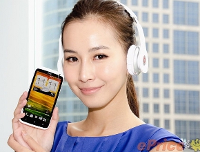 HTC One X Deluxe Limited Edition идва със слушалки Solo Beats