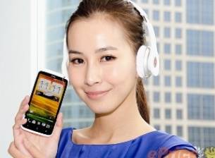 HTC One X Deluxe Limited Edition идва със слушалки Solo Beats