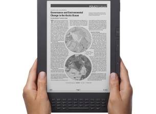 Amazon спря продажбите на Kindle DX