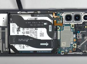 Видео показва Samsung Galaxy S21 отвътре