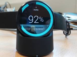 Ето как изглежда зарядното за Moto 360