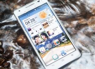 Huawei Honor 3 е водоустойчив и работи с Android 4.2.2