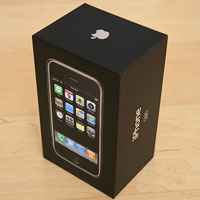 Още две компании ще продават iPhone