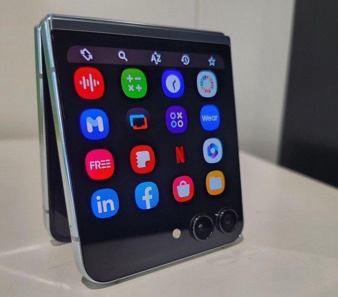 Това решение дава достъп до всички приложения на външния екран на Galaxy Z Flip5