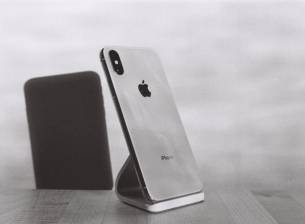 Ръст при премиум смартфоните на фона на общия спад на пазара