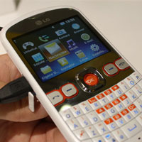 Нови снимки на LG Town C300