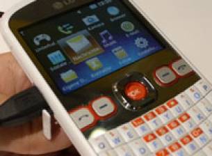 Нови снимки на LG Town C300