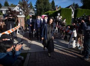 Финансовият директор на Huawei се прибрa в Китай след сделка със САЩ